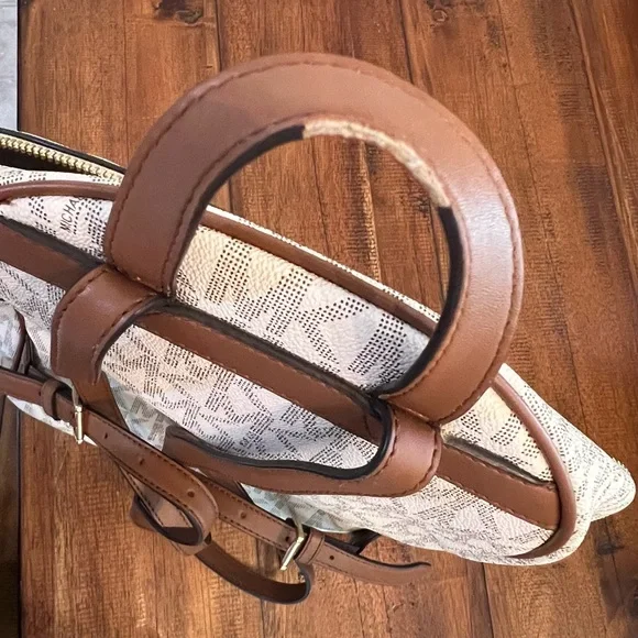 Michael Kors | Signature Chain Zip Backpack - Picture 6 of 6